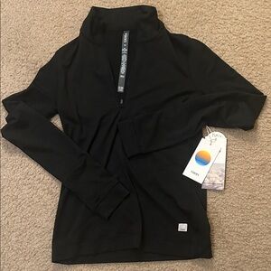 Vuori Black halo essential half zip  Performance Pullover